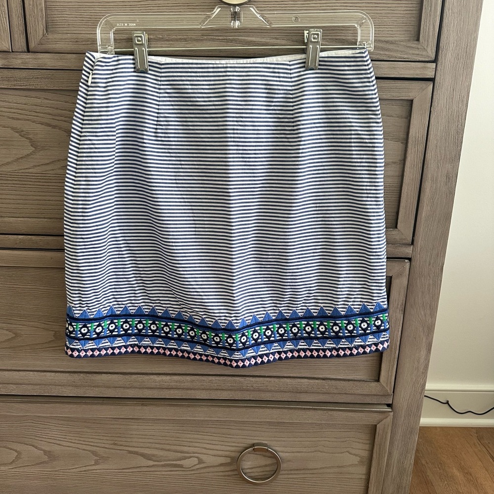 Vineyard Vines size 2 navy striped skirt